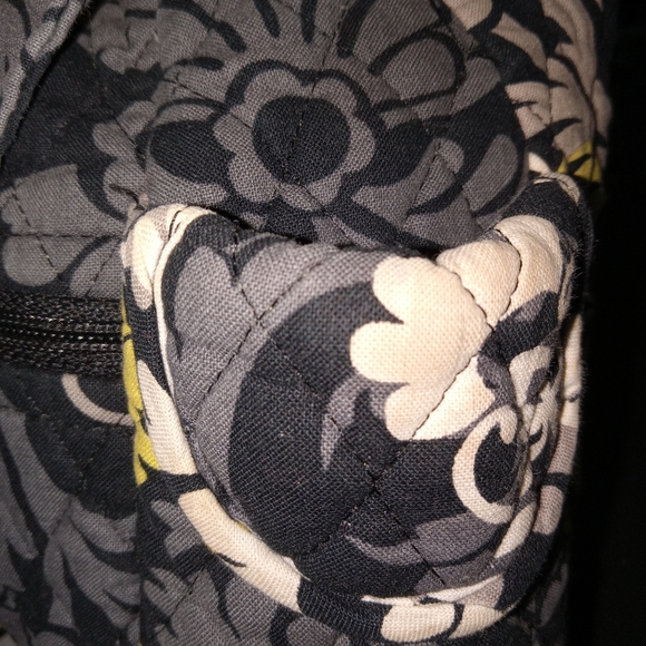 Retired like new 2010 Vera Bradley cross body shoulder bag - Picture 3 of 8